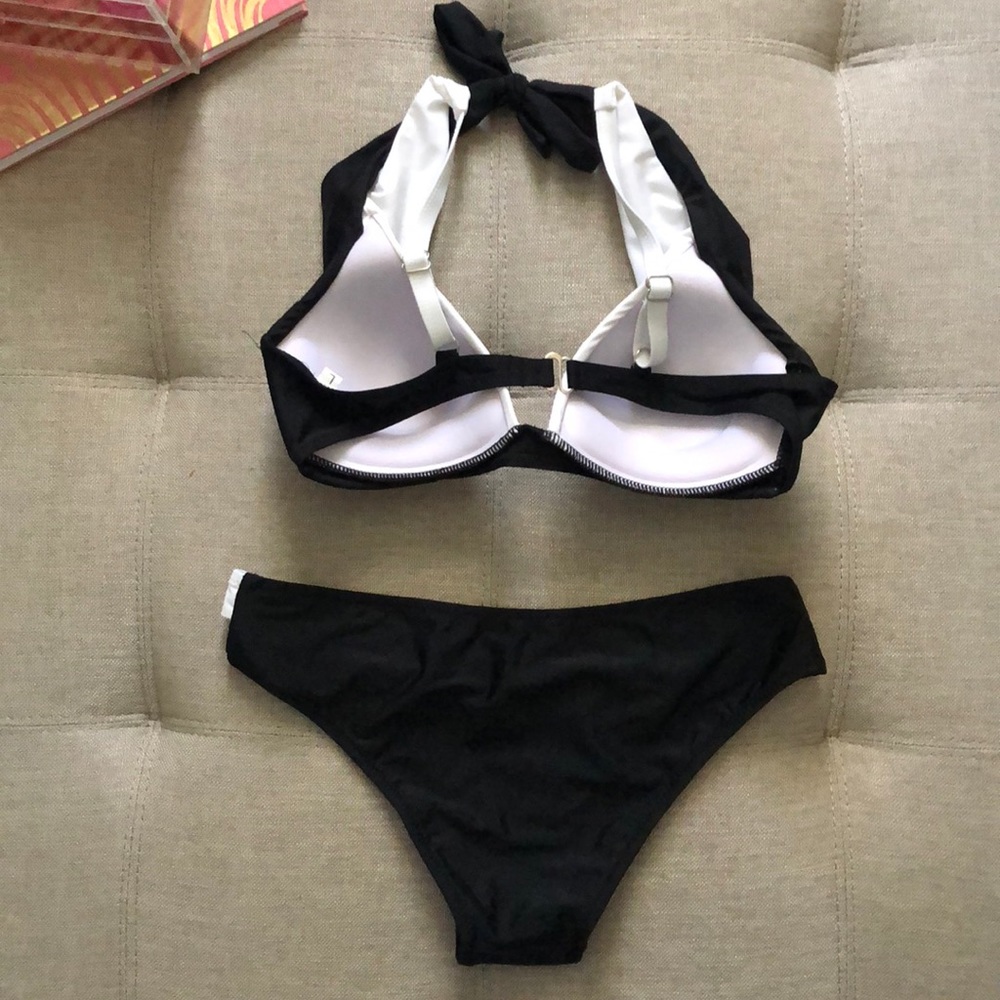 Bikini - Picture 2 of 2